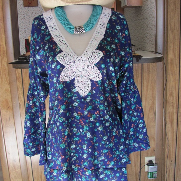 Rodeo Fox Navy Floral Bell-Sleeved Tunic  Brand Ne - Picture 1 of 8